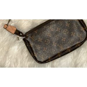 Louis Vuitton Pochette Monogram Print Hand Bag